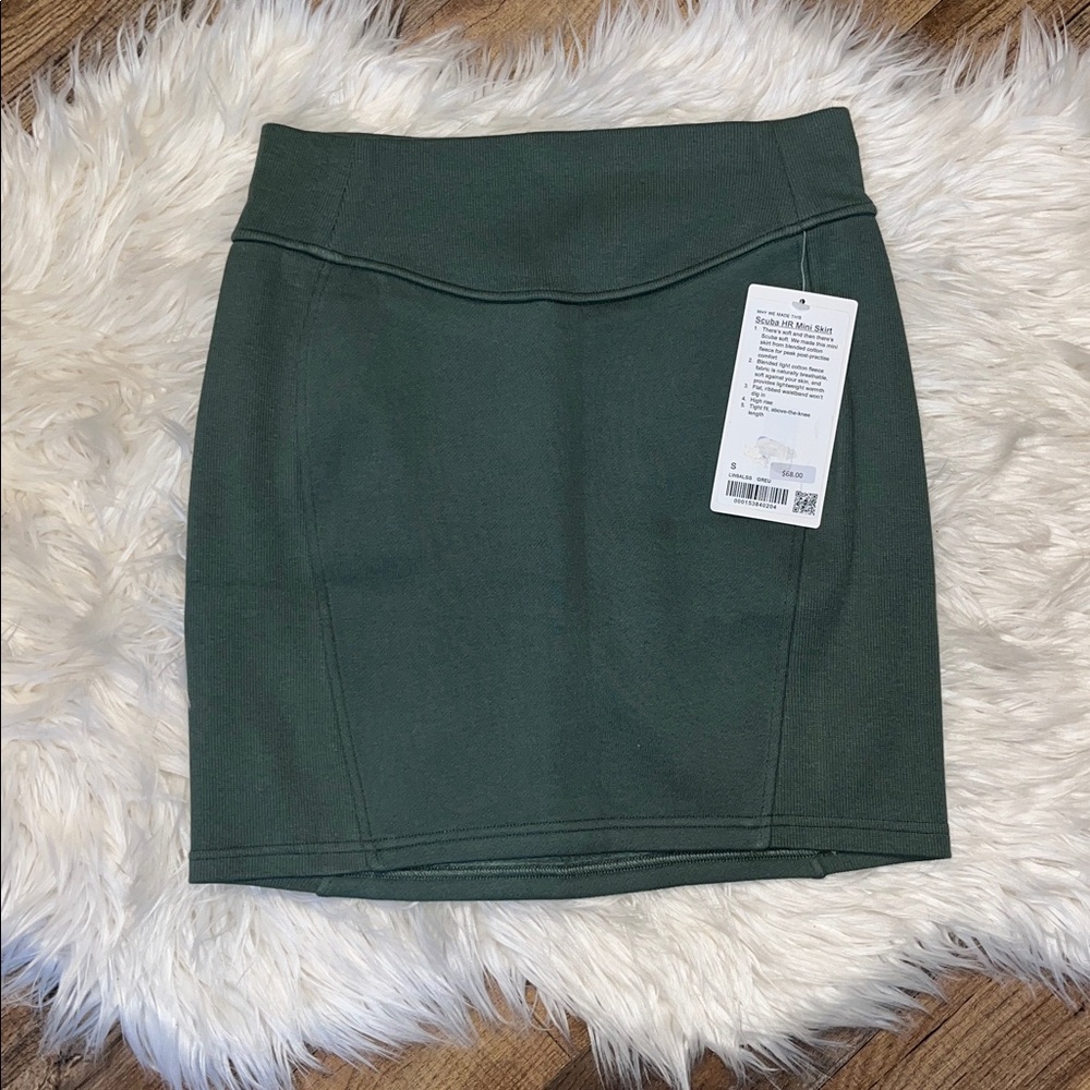 Lululemon BNWT Scuba High-Rise Mini Skirt in the color Grey Eucalyptus 68.00MSRP - Picture 3 of 9